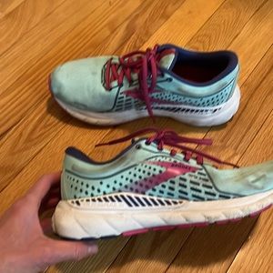 Brooks Women's Sneakers - Teal and Pink